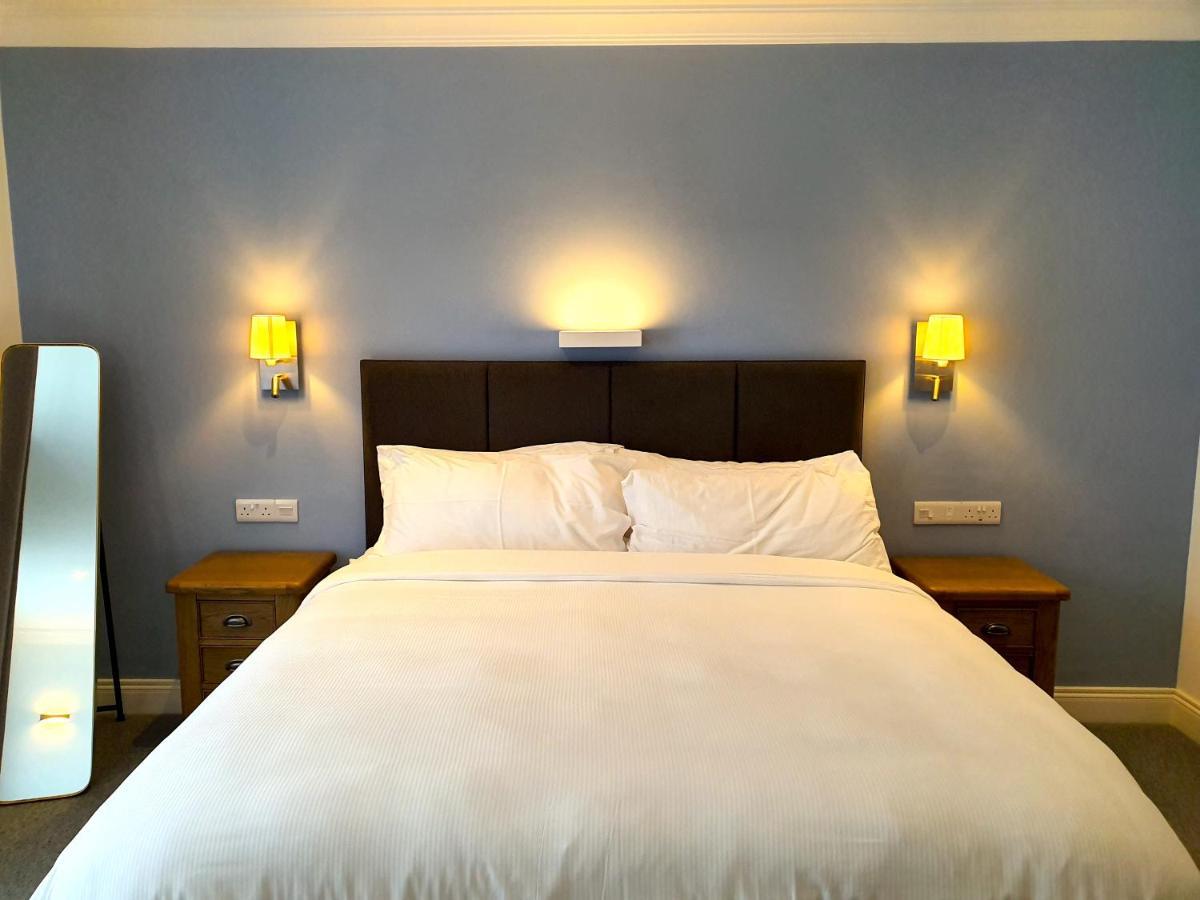 Dingle Garden Townhouse Bed and Breakfast Eksteriør billede A bedroom at the hotel
