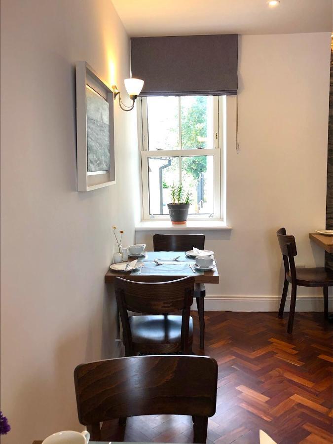Dingle Garden Townhouse Bed and Breakfast Eksteriør billede A table at the restaurant
