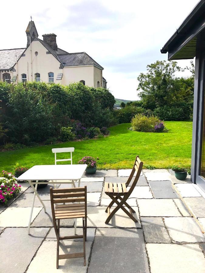 Dingle Garden Townhouse Bed and Breakfast Eksteriør billede The garden of the former school house