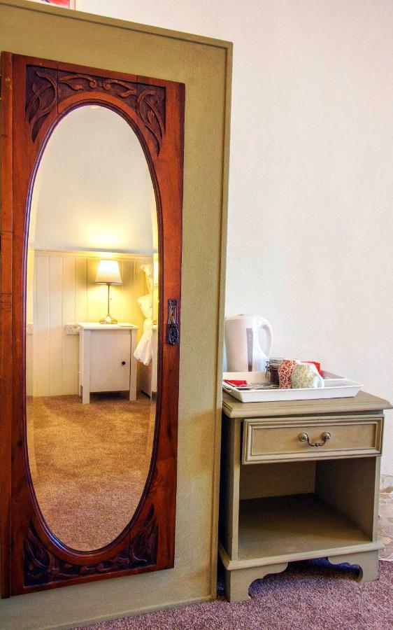 Dingle Garden Townhouse Bed and Breakfast Eksteriør billede A room at the hotel
