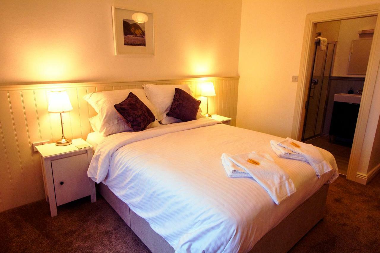 Dingle Garden Townhouse Bed and Breakfast Eksteriør billede A bedroom at the hotel