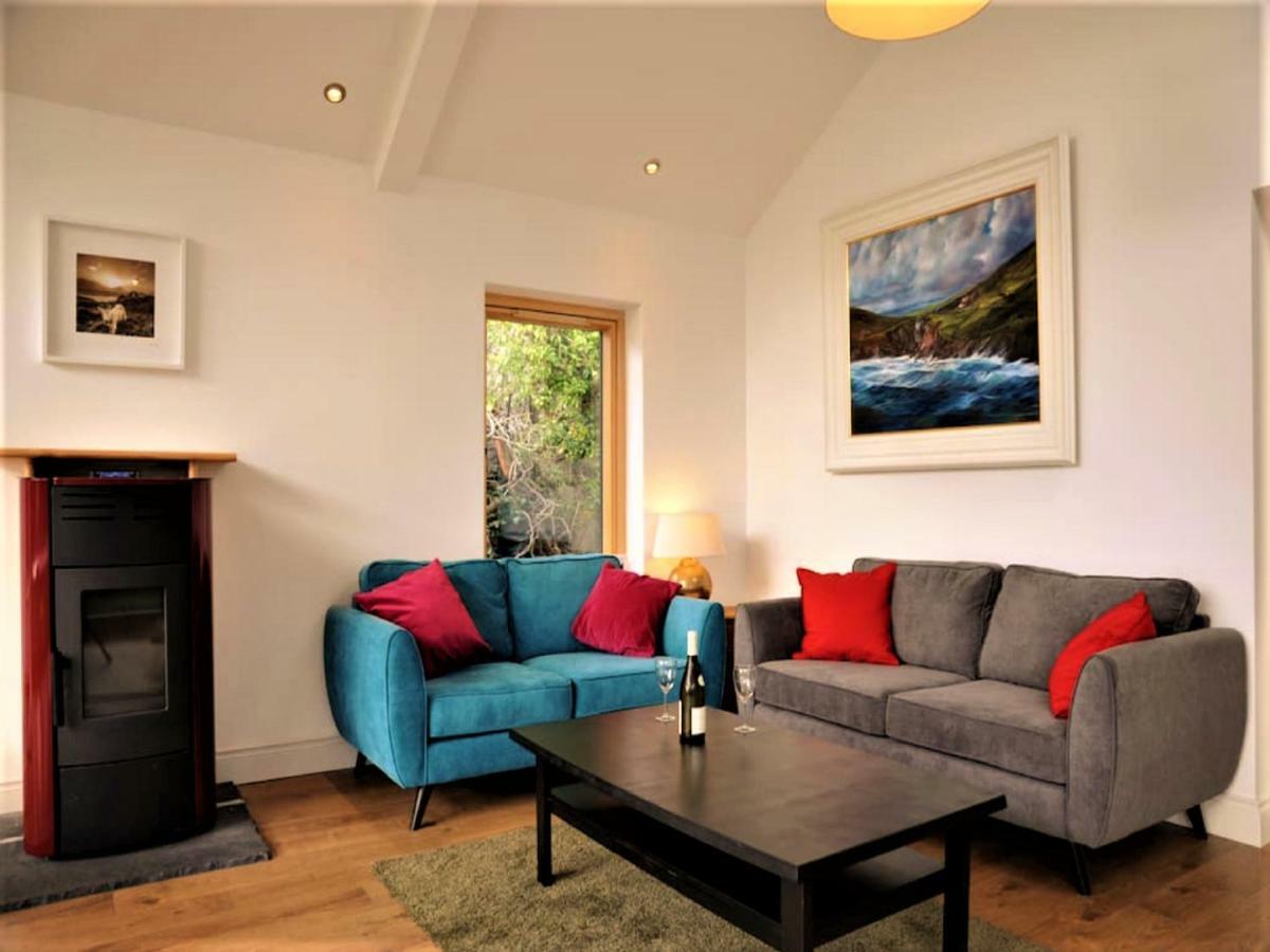Dingle Garden Townhouse Bed and Breakfast Eksteriør billede The interior of the cottage